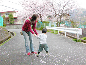 代表辻井の妻子