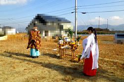 閑静な住宅街の中での地鎮祭。